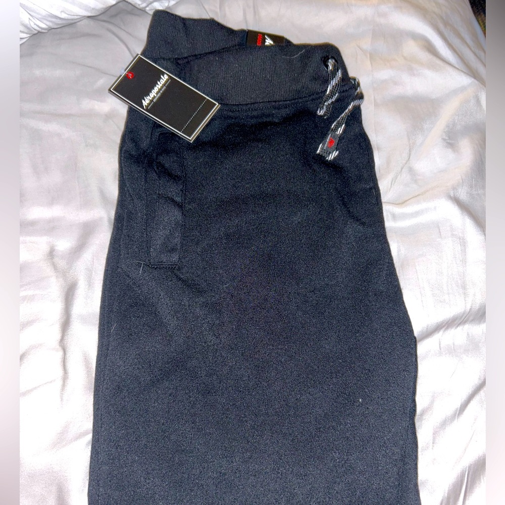 men’s aero black joggers size XL brand new